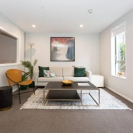 Central, Sleeps 3, Free Parking Space